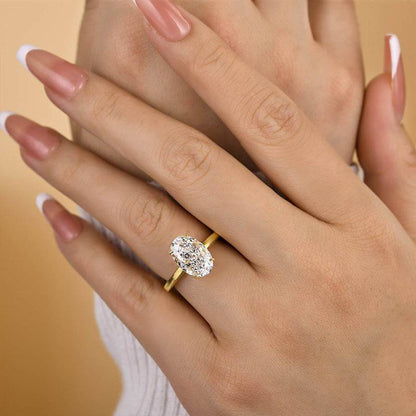 Luxury Oval Cut Engagement Ring