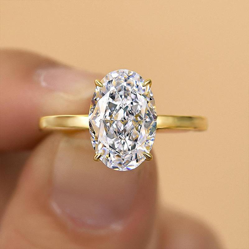 Luxury Oval Cut Engagement Ring