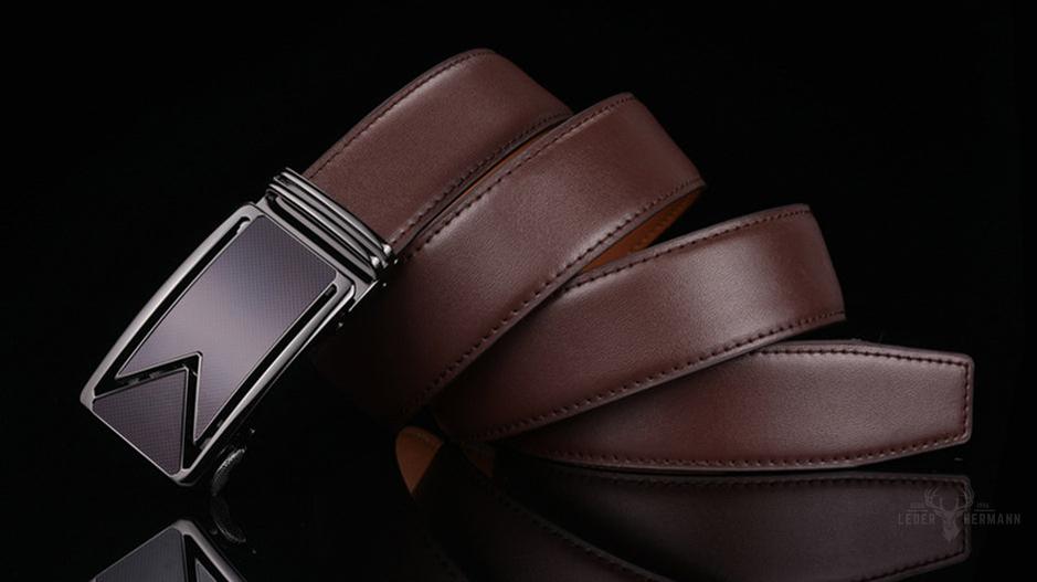 Zarino's leather belt for an elegant style